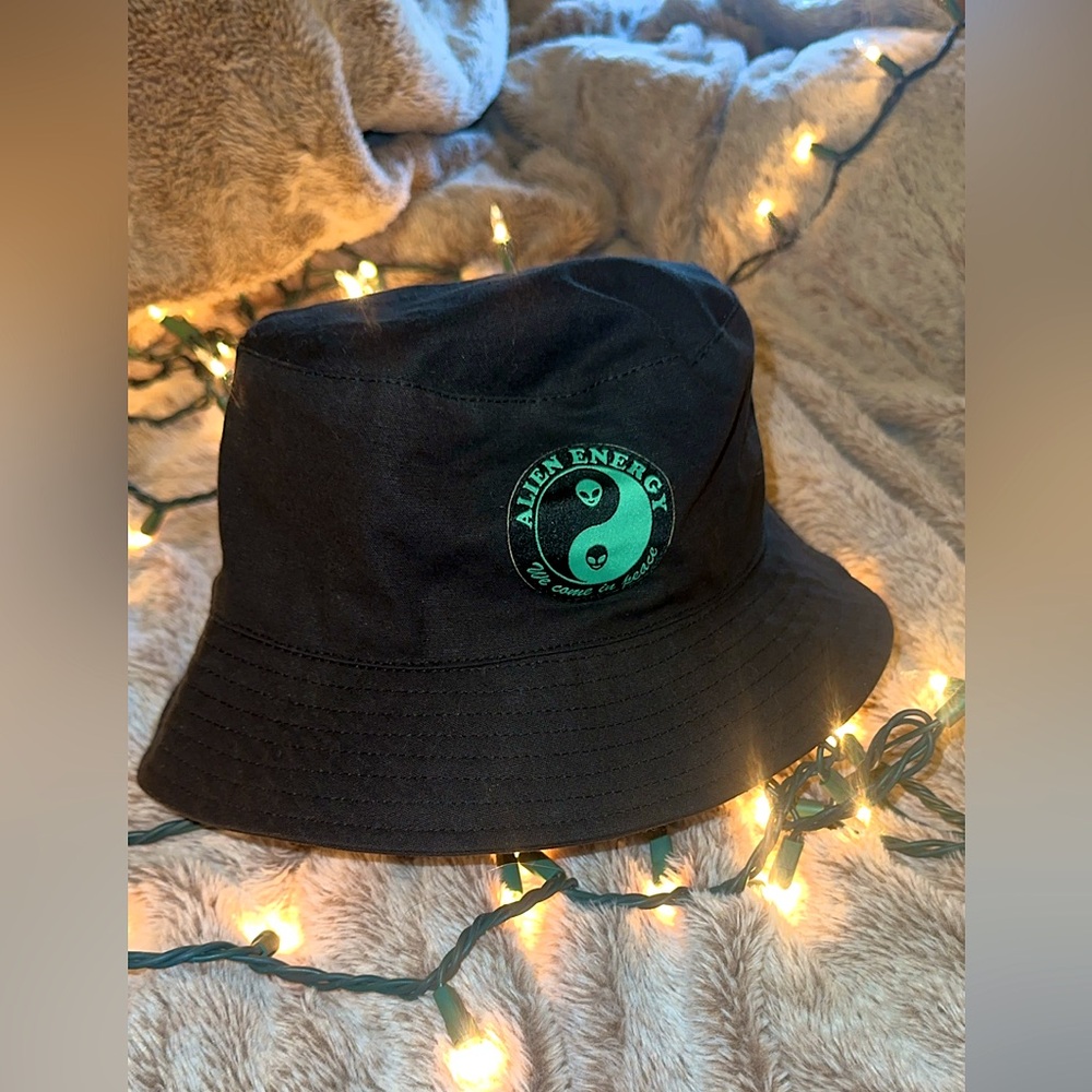 Dolls Kill ALIEN ENERGY WE COME PEACE YING YANG BUCKET HAT